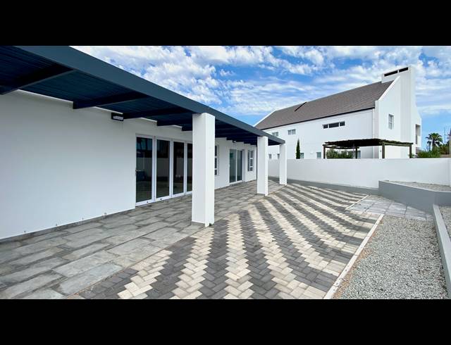 3 BEDROOM HOUSE FOR SALE IN GOLDEN MILE